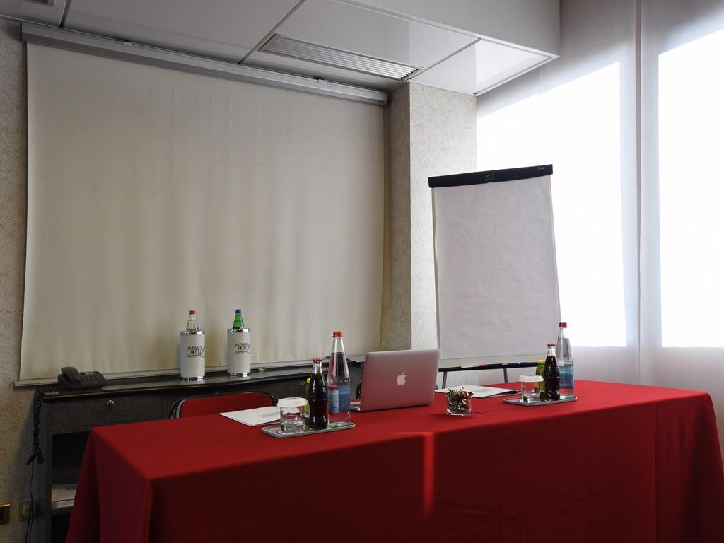 Hotel Antares Rubens